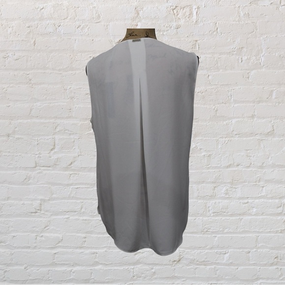 T Tahari Button Down Sleeveless Blouse - Picture 4 of 6